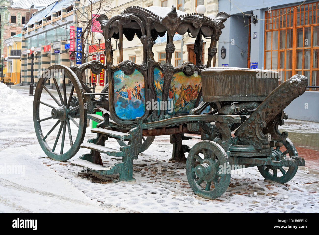 Oldtimer-Wagen, moderne Skulptur, Kazan, Tatarstan, Russland Stockfoto