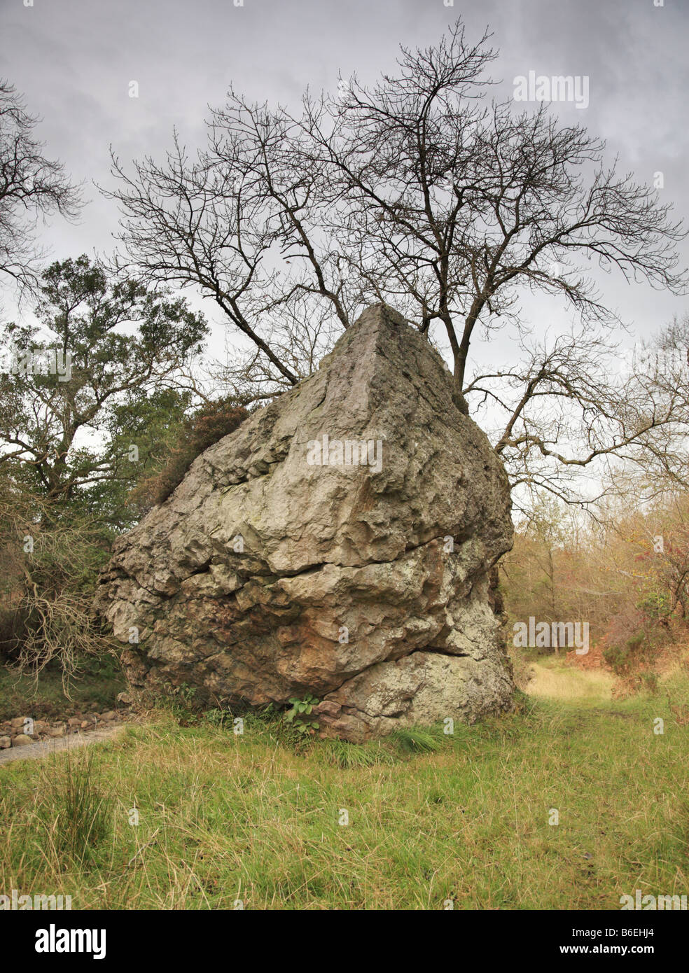 Riesige Felsen neben Fluss Gelt in Cumbria Nord-England Stockfoto