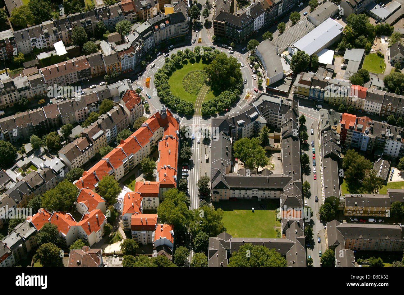 Luftbild, Borsigplatz mit Straßenbahn verfolgt und renovierte Wohn-Wohnung Blöcke, Dortmund, Ruhrgebiet, North Rhin Stockfoto