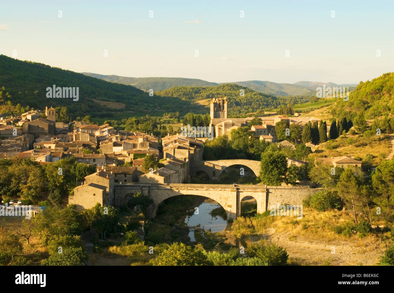 Blick über das Dorf von Lagrasse Südfrankreich. Stockfoto