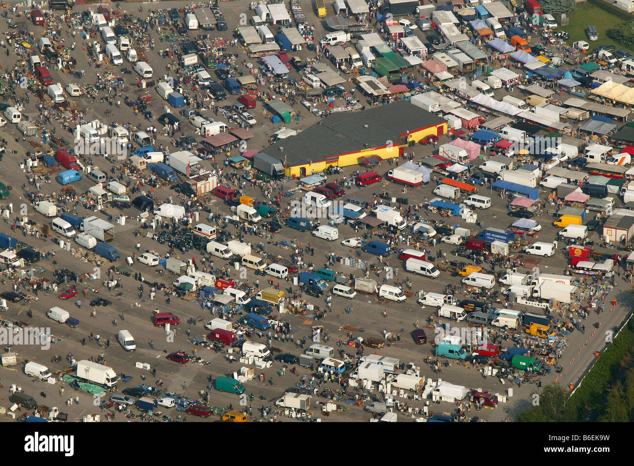 Luftbild, Autohandel, Markt für gebrauchte Autos im Borbecker Drive-in Kino, Essen, Ruhr Gartenbereich, Nordrhein- Stockfoto