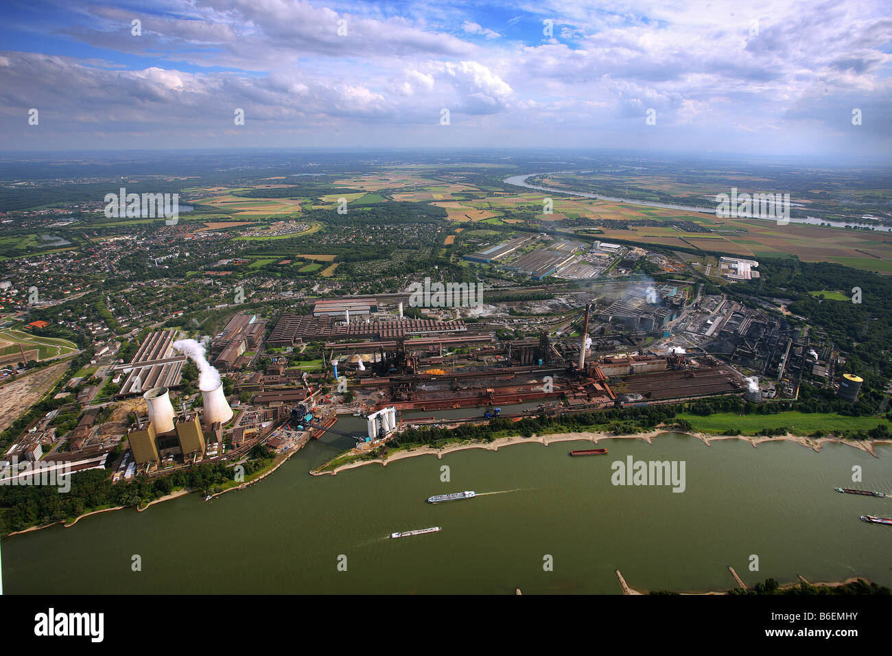 Luftaufnahme, Hafen, Eingang des Hafens, ThyssenKrupp, Mannesmann, Duisburg, Ruhrgebiet, Nordrhein Westfalen, Juwel Stockfoto