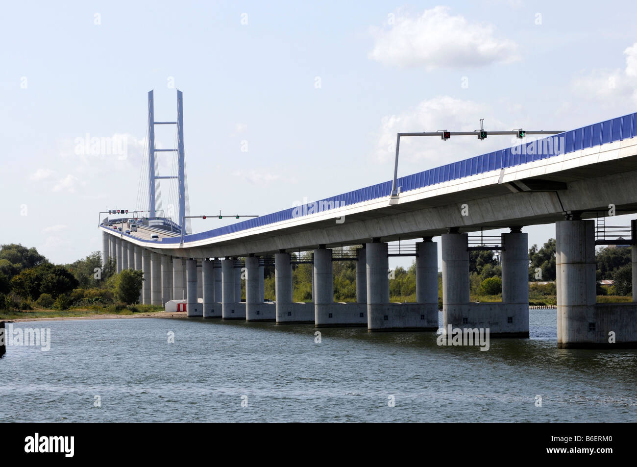 Ruegenbruecke Brücke, Gesamtlänge 2831m, geöffnet von Oktober 2007, Stralsund, Ostsee, Mecklenburg-Western Pomerania, Deutschland, E Stockfoto