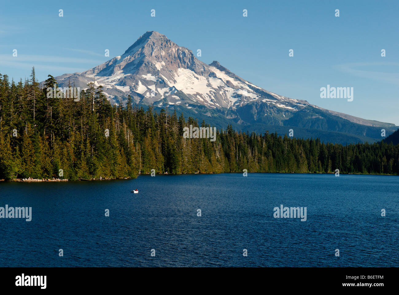 Verlorenen See und westlichen Rand des Vulkans Mount Hood, Kaskade-Strecke, Oregon, USA Stockfoto