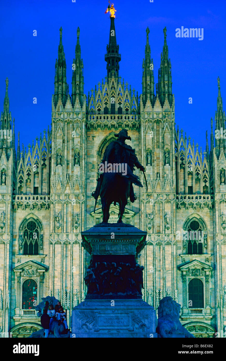 der Dom in der Nacht in Mailand Italien Stockfoto