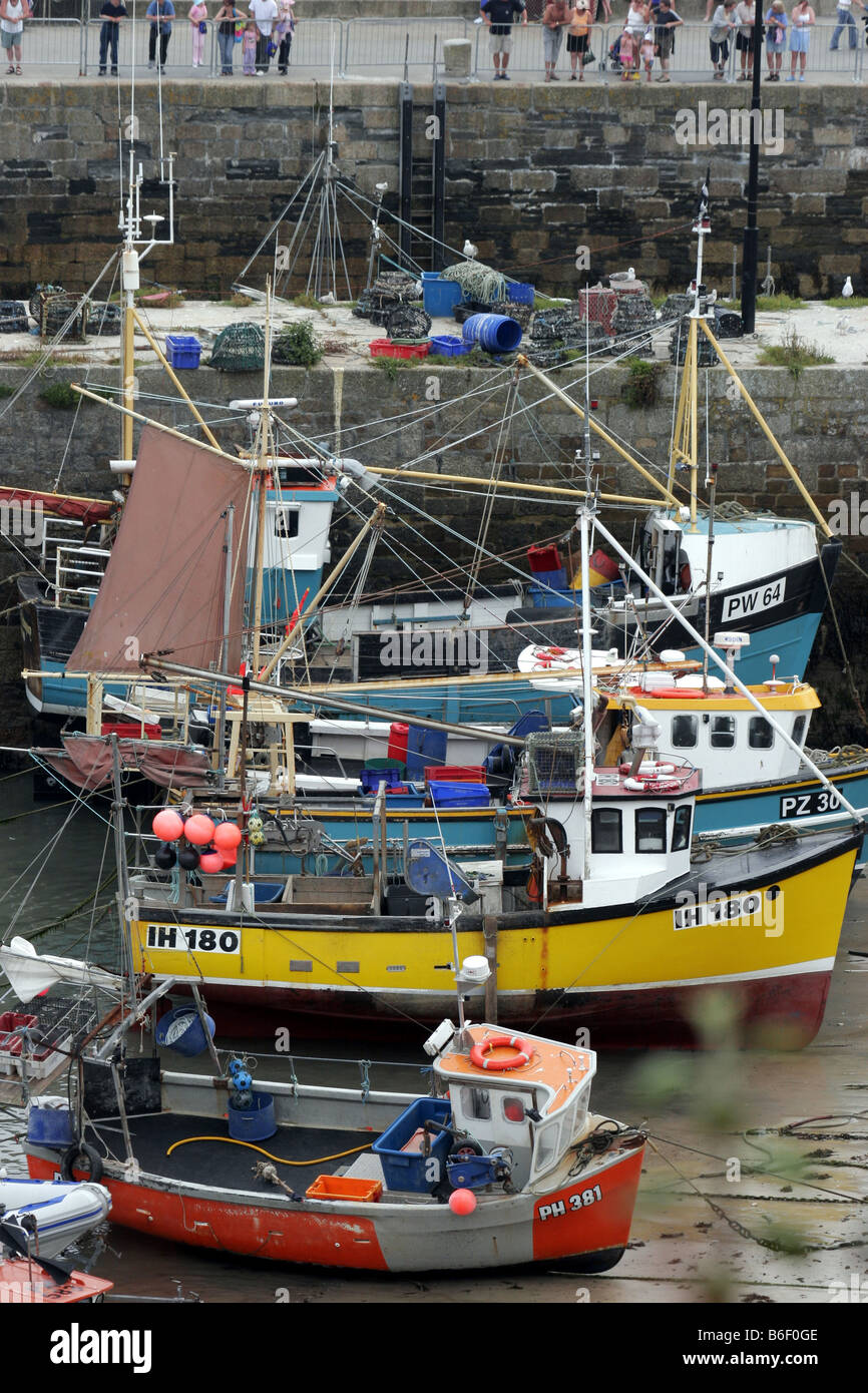 Fischereifahrzeuge Boote Fischen Newquay Seefahrt Stockfoto