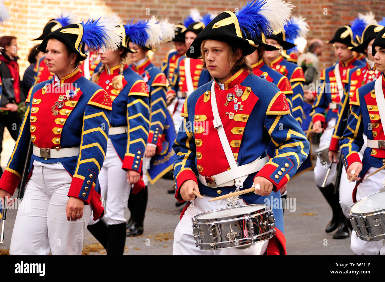 Gruppe tragen Tracht während der traditionellen Trachtenumzug am Oktoberfest, München, Bavaria, Germany, Europe Stockfoto