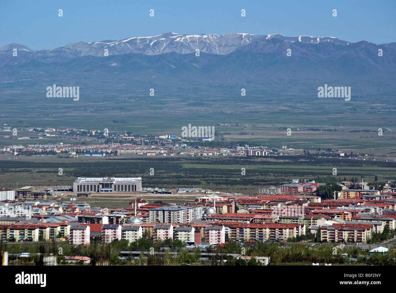 Erzurum, Provinzhauptstadt auf hohen Plateau, umgeben von Bergen im Osten der Türkei Stockfoto