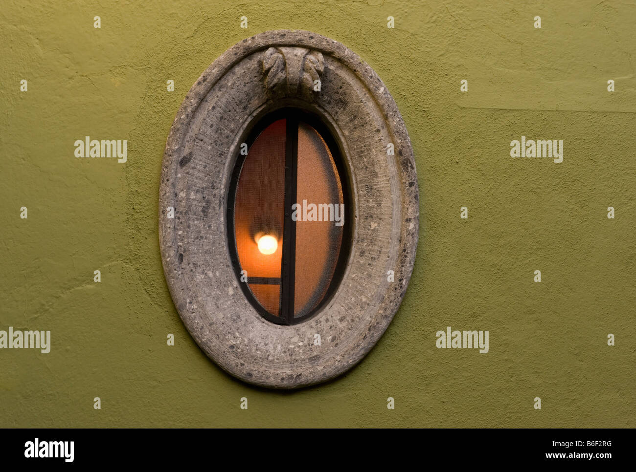 Bunte Wand und Fenster, San Miguel de Allende, Mexiko Stockfoto