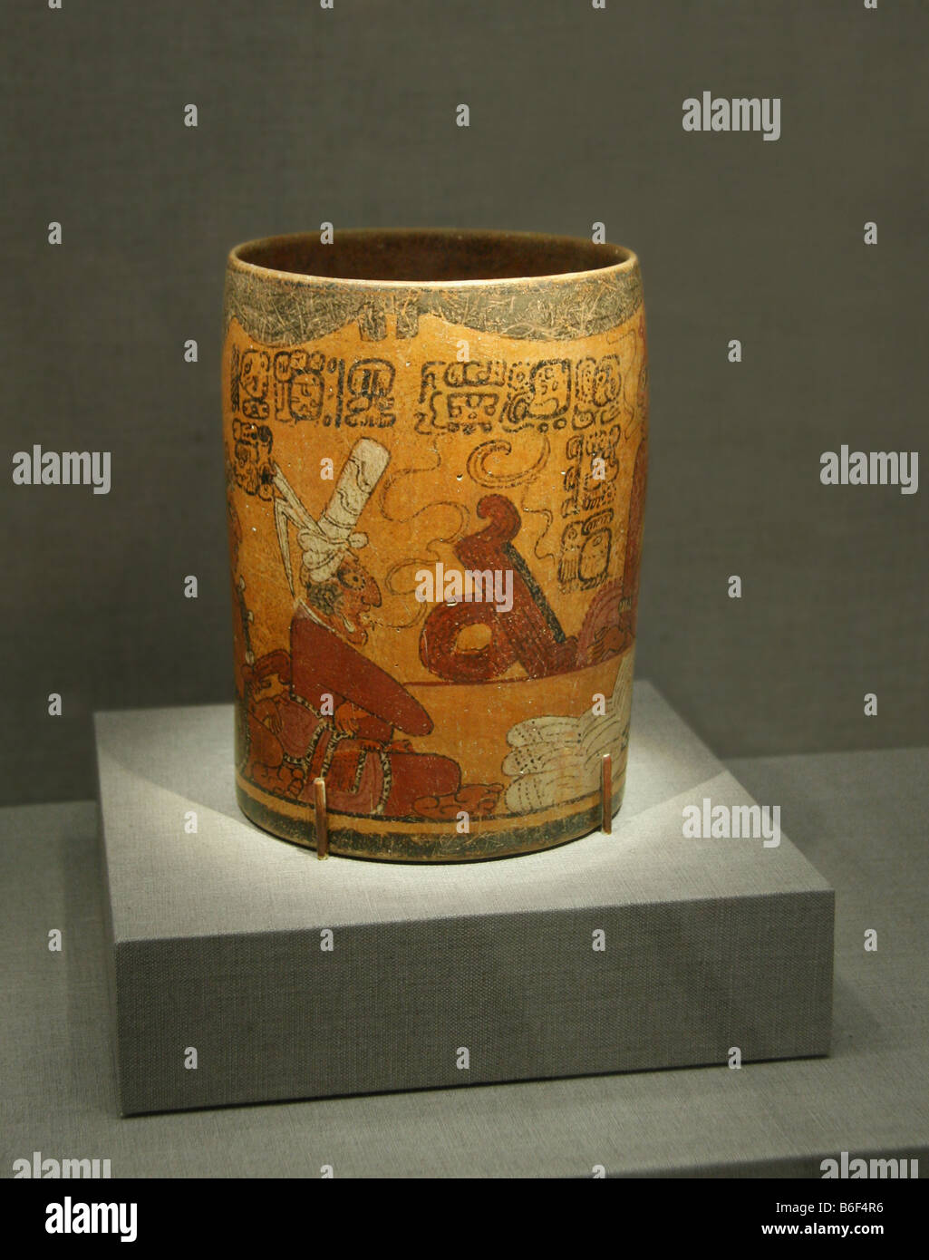 Zylindrisches Gefäß mit Lineal mit Spiegel, Mexiko, Mittelland, spät klassischen Maya, 8. Jh. n. Chr., Steingut, Farbe. Stockfoto