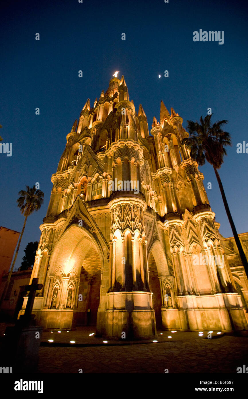 Parroquia Kirche bei Dämmerung, San Miguel de Allende, Mexiko Stockfoto