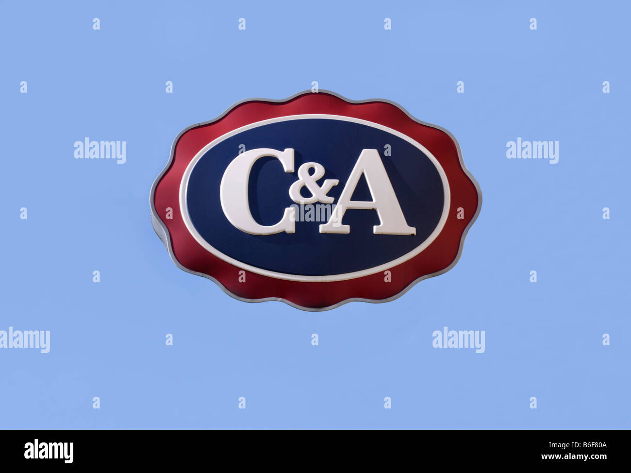 C & A Logo auf Basis hellblau Stockfoto