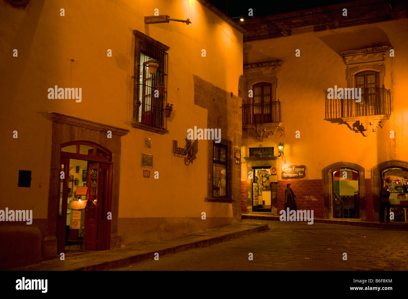 Nightime am kolonialen Straßen, San Miguel de Allende, Mexiko Stockfoto