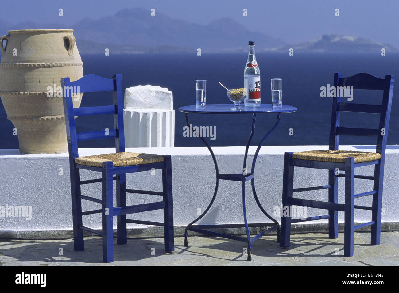 Ouzo alkohol flasche gläser -Fotos und -Bildmaterial in hoher Auflösung ... Ouzo alkohol flasche gläser -Fotos und -Bildmaterial in hoher Auflösung ...