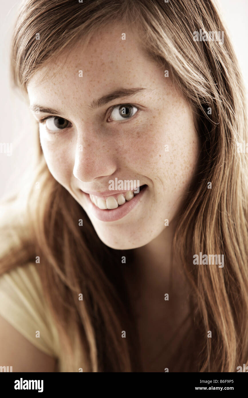 Teenager-Mädchen, Frau, 17 Jahre alt, Lächeln, Porträt Stockfoto