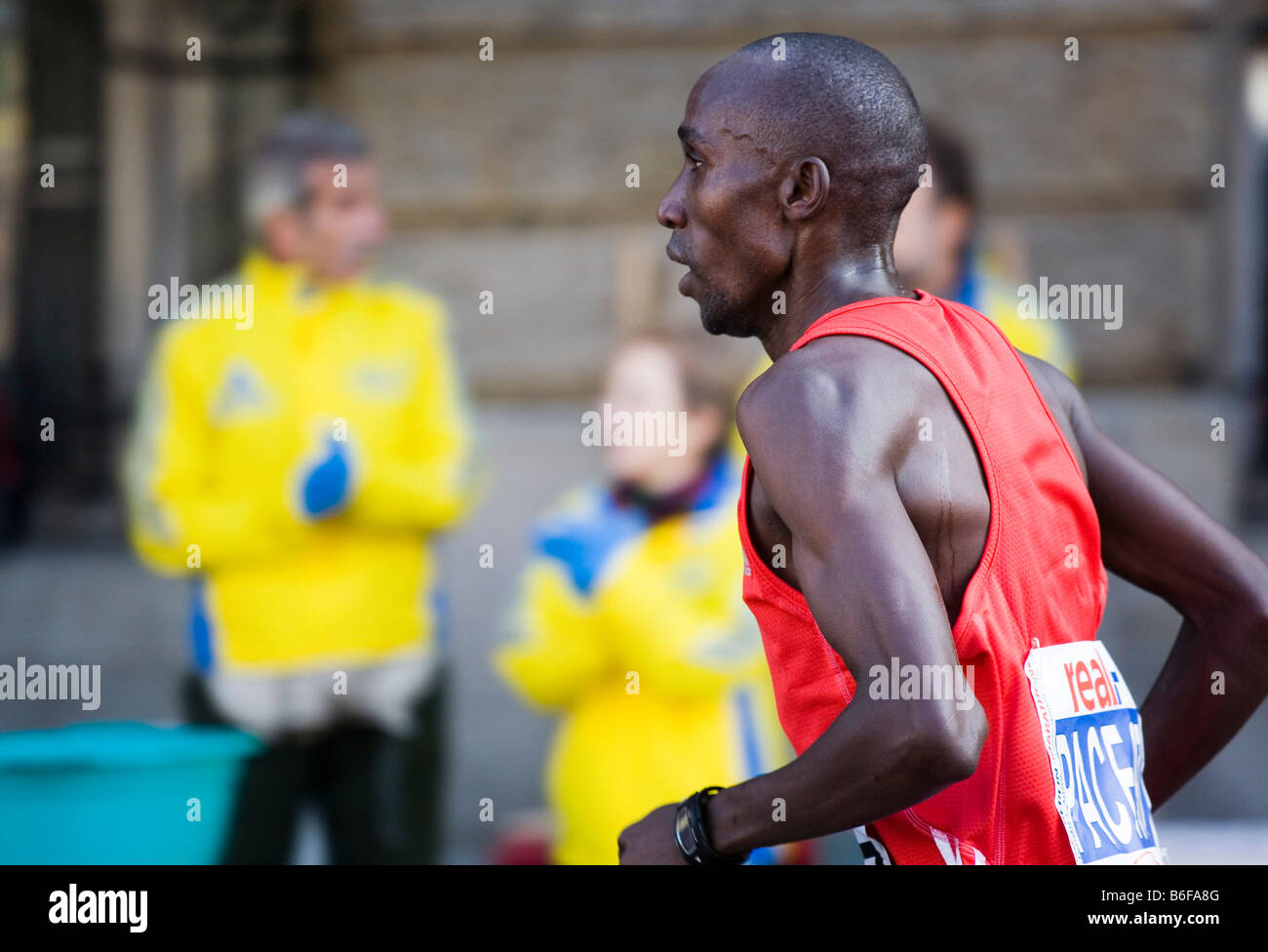 Schwarzen afrikanischen Teilnehmer des Berlin-Marathon 2008 bei Kilometer 40, Berlin, Deutschland, Europa Stockfoto