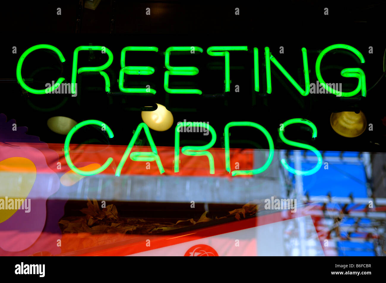 Grußkarten, Leuchtschrift für Grußkarten in der Innenstadt, New York City, USA Stockfoto