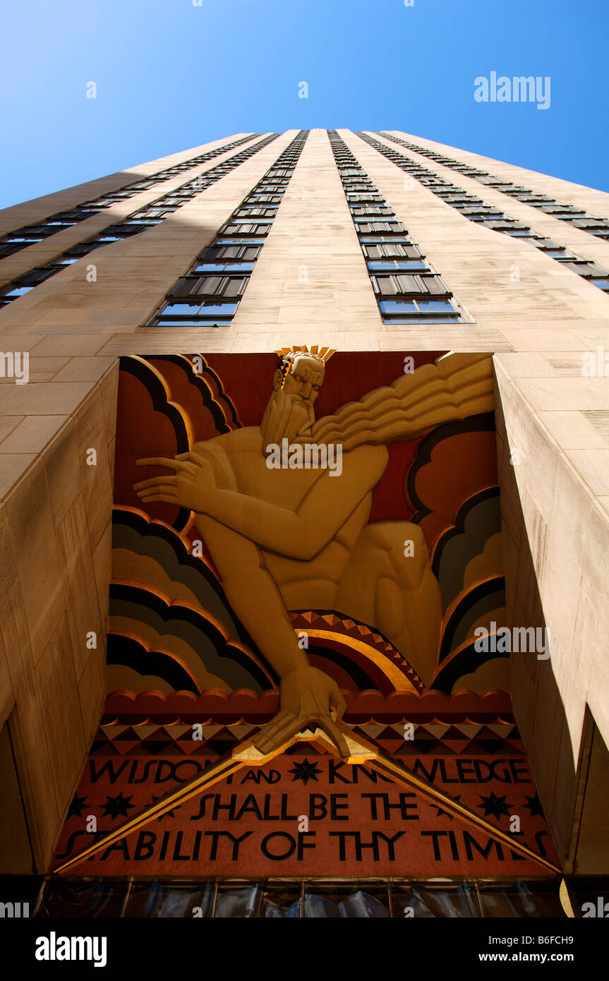 Art-Deco-Relief auf dem Rockefeller Center Gebäude, Bürogebäude, New York City, USA Stockfoto