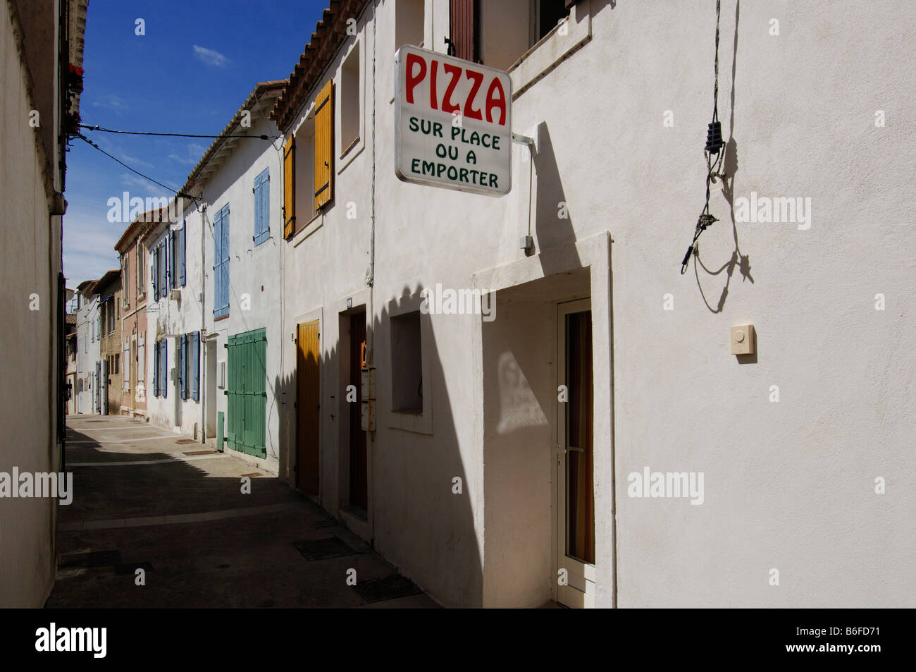 Gasse in Saintes Maries De La Mer, La Camargue, Provence, Frankreich, Europa Stockfoto