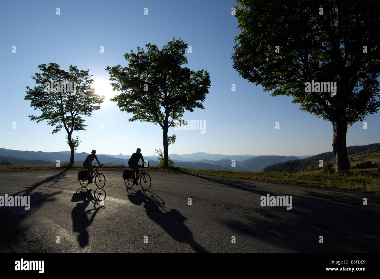 Radfahrer am Mont Mezenc, Ardèche, Rhônes-Alpes, Frankreich, Europa Stockfoto