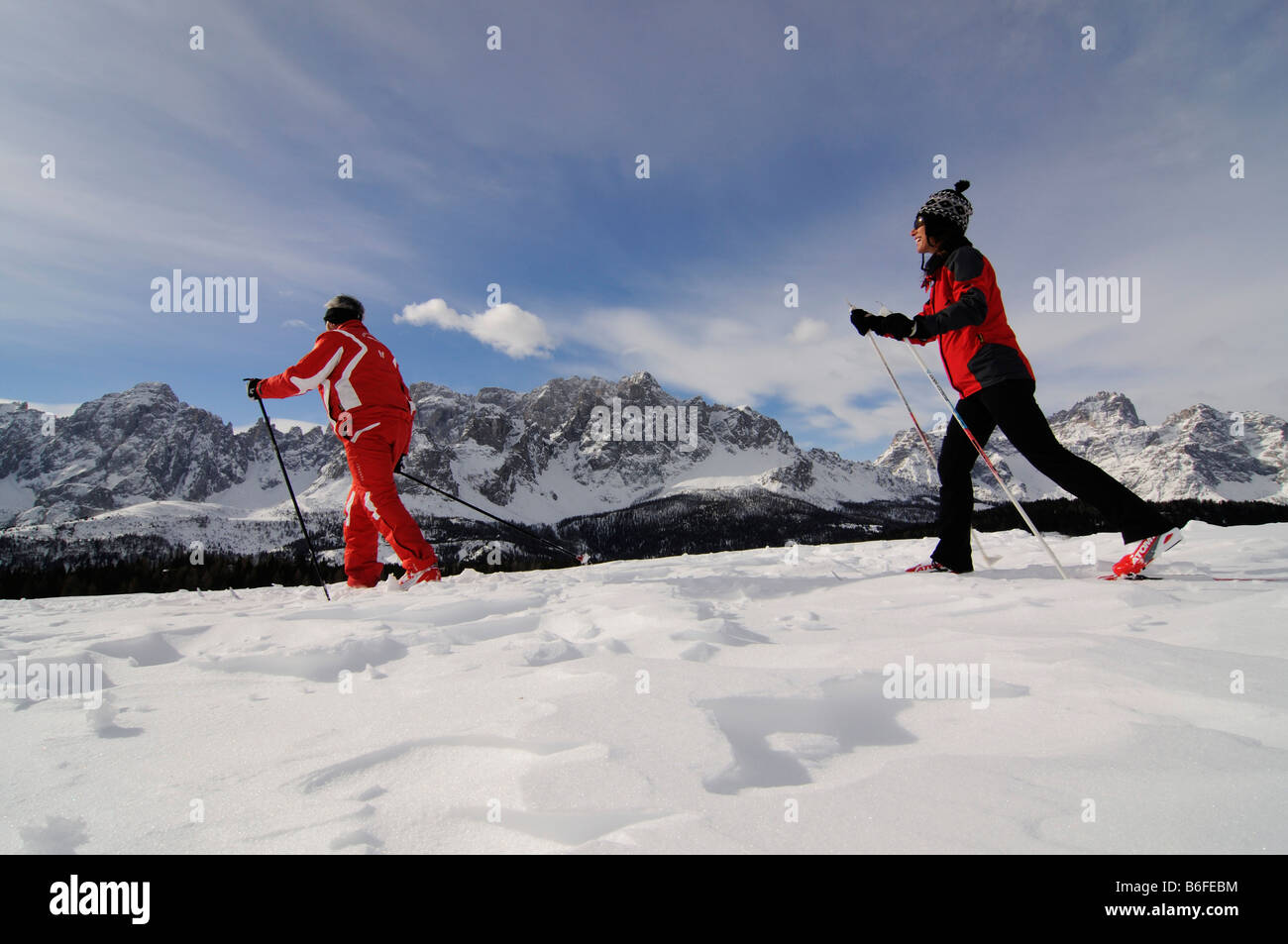 Nordic oder Langlauf-Skifahrer auf der Alpe Nemes Alpen, hoch Pustertal oder hoch Pustertal oder Alto Pustertal, Bozen-Bozen Stockfoto