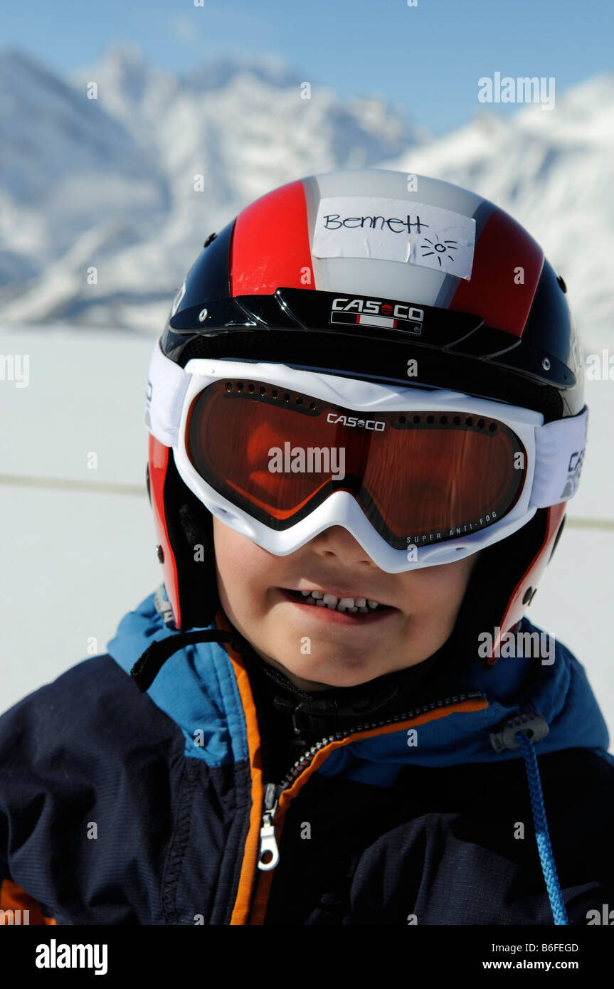 Kind an die Kinder-Ski-Zirkus auf Mt Maennlichen, Grindelwald, Berner Alpen, Schweiz, Europa Stockfoto