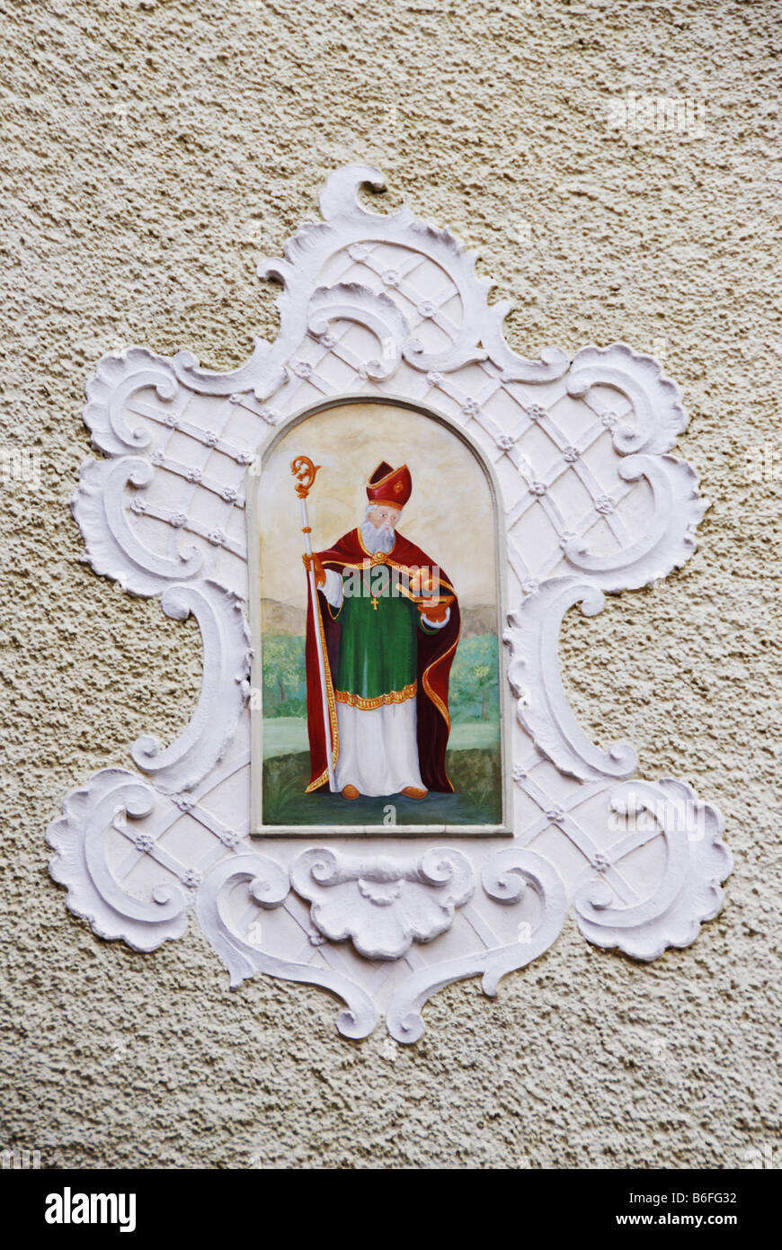 Bild von St. Nikolaus auf der Außenwand des Bad Ischl Kirche, Upper Austria, Europa Stockfoto