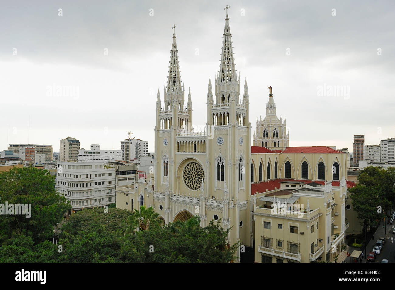 Neue Kathedrale, gebaut im Jahre 1948, mit Blei Kristall Windows, Guayaquil, Ecuador, Südamerika Stockfoto