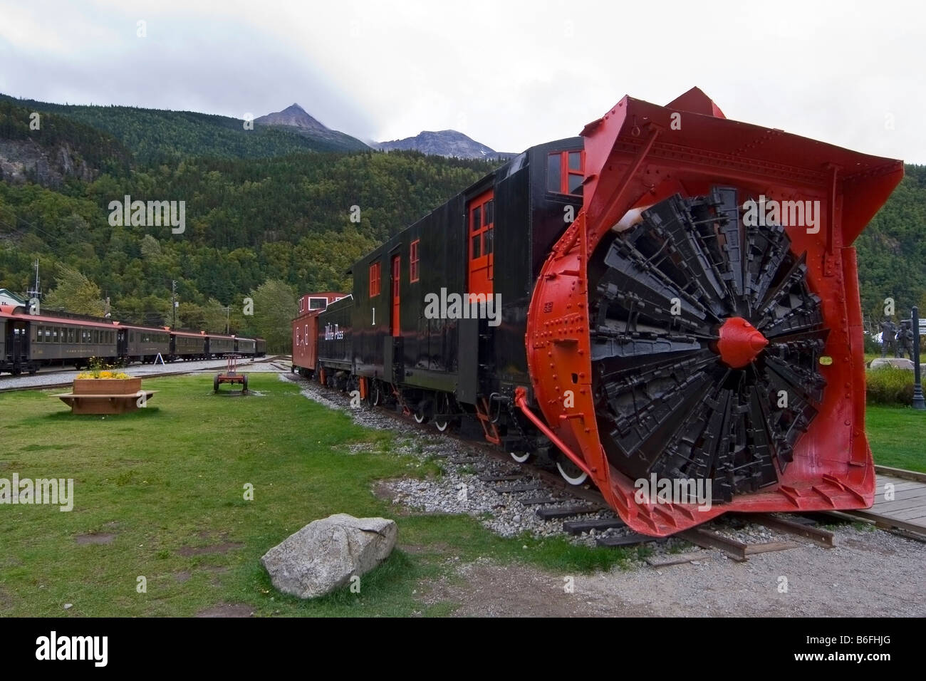 Historische Dampflok mit Schnee Pflug, White Pass & Yukon Route, Skagway, Alaska, USA Stockfoto