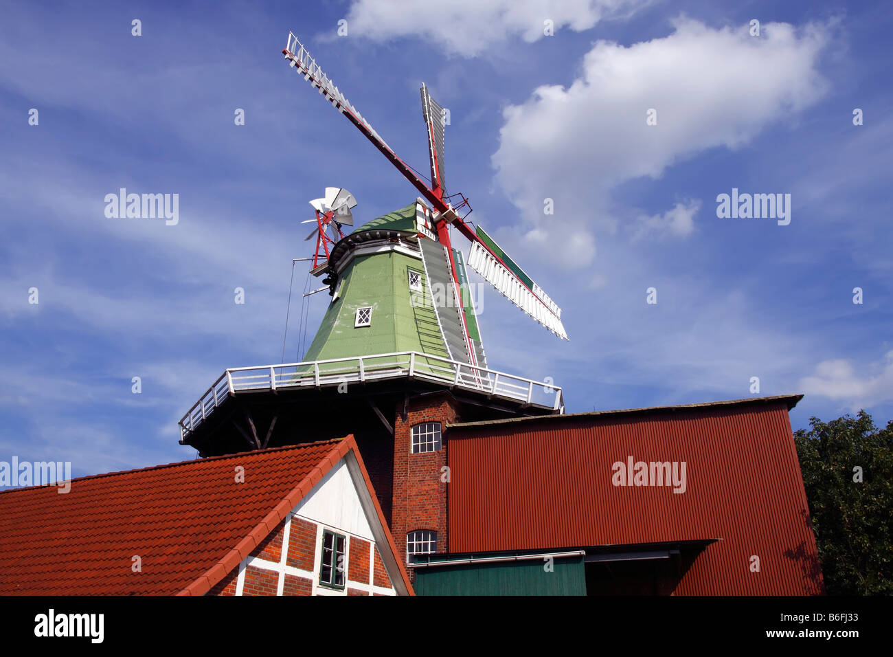 Historische alte Venti Amica Windmühle, drei Etagen typisch holländischen Stil, Twielenfleth, Altes Land Area, Niedersachsen, Deutschland, Euro Stockfoto