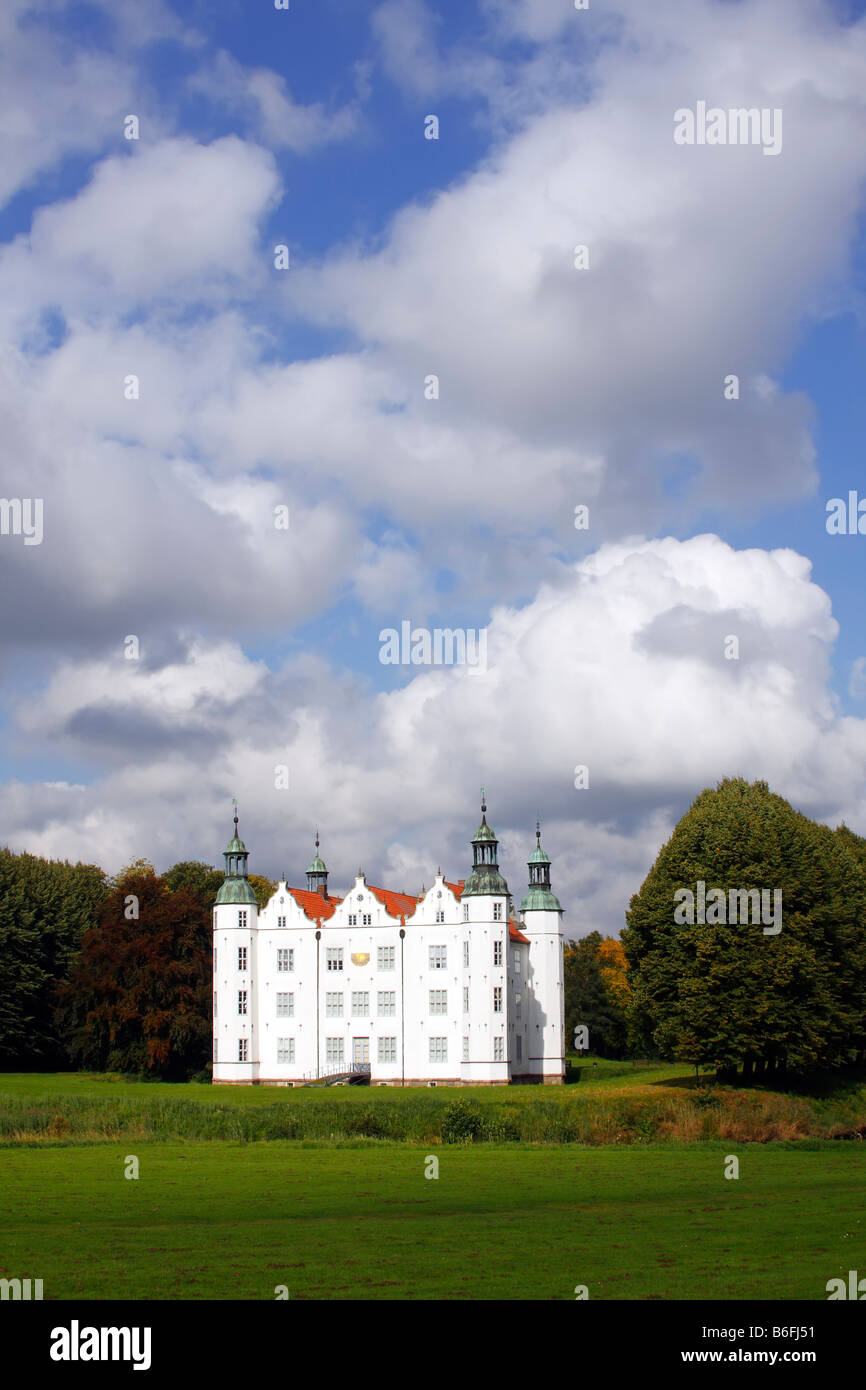 Wasserburg, Stadt Ahrensburg, Ahrensburg Castle und Castle Park, Landkreis Stormarn, Schleswig-Holstein, Deutschland, Europa Stockfoto