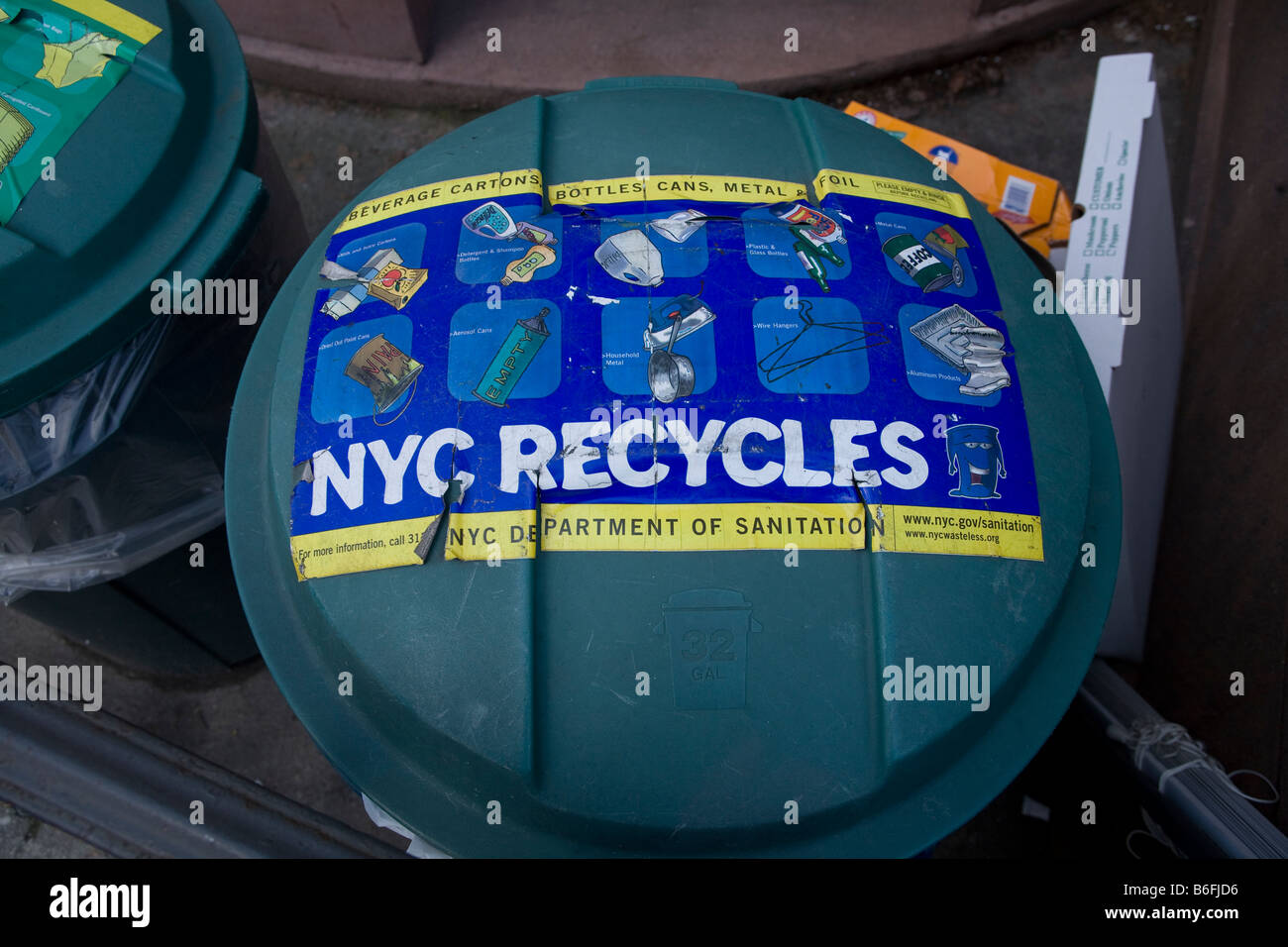 Recycling-Papier-Kunststoff-Glas und Aluminium ist jetzt obligatorisch in New York City Stockfoto