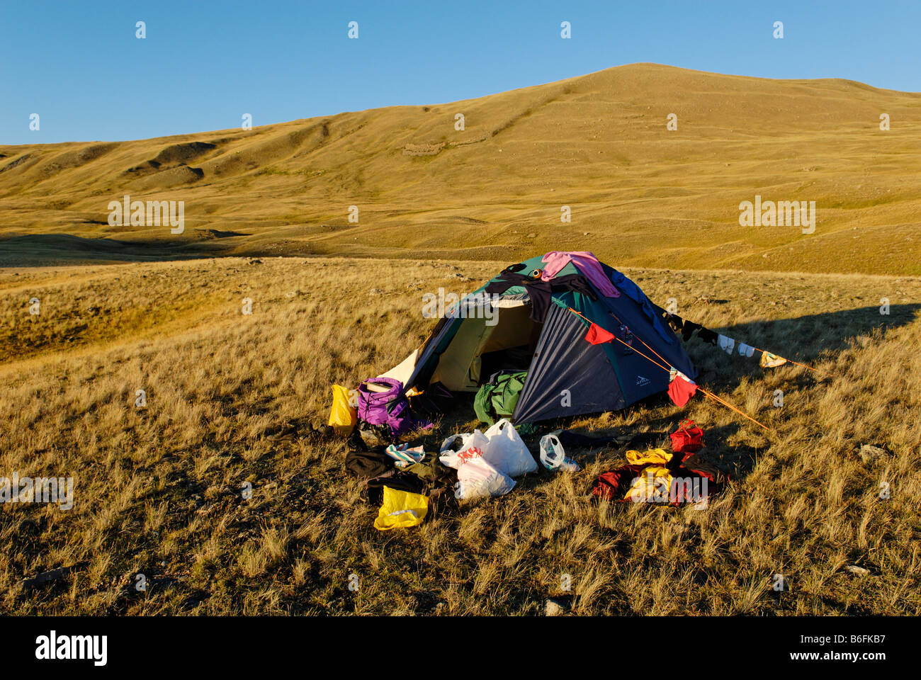 Zelt, camping, Saljugern, Sailughem, Saylugem Berge, Tschuja-Steppe, Republik Altai, Sibirien, Russland, Asien Stockfoto