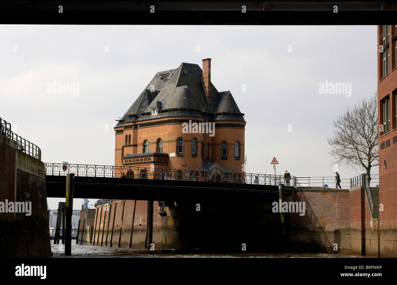 Backstein gebaut Zollhaus, Zollhaus, am Ende des Lagers Stadt, Hamburg, Deutschland, Europa Stockfoto