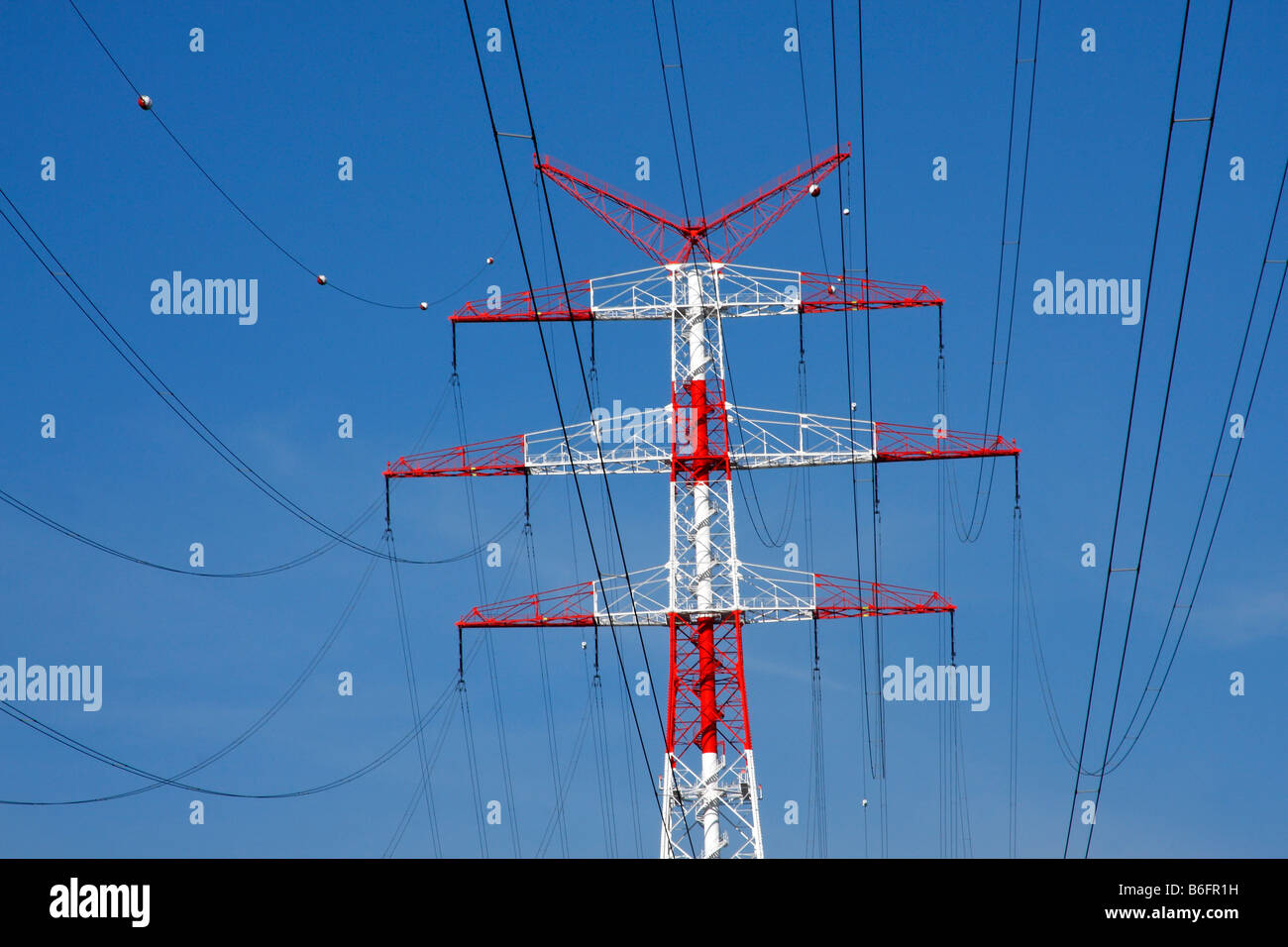 Strommasten, elektrische Hochspannungsleitung, Niedersachsen, Deutschland, Europa Stockfoto