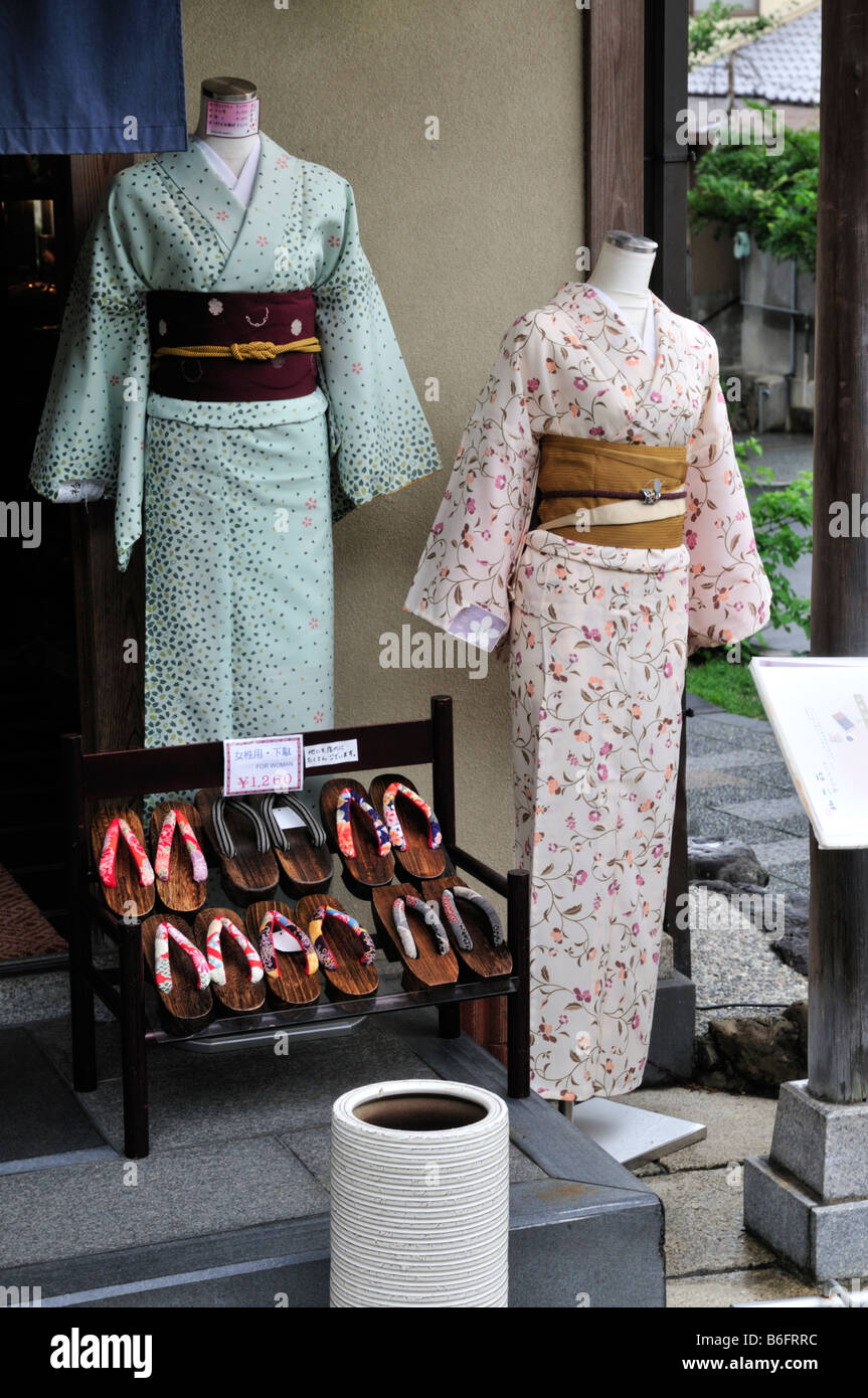 Japanische Kimono Geisha Kostüme zu verkaufen, Kyoto, Japan Stockfoto