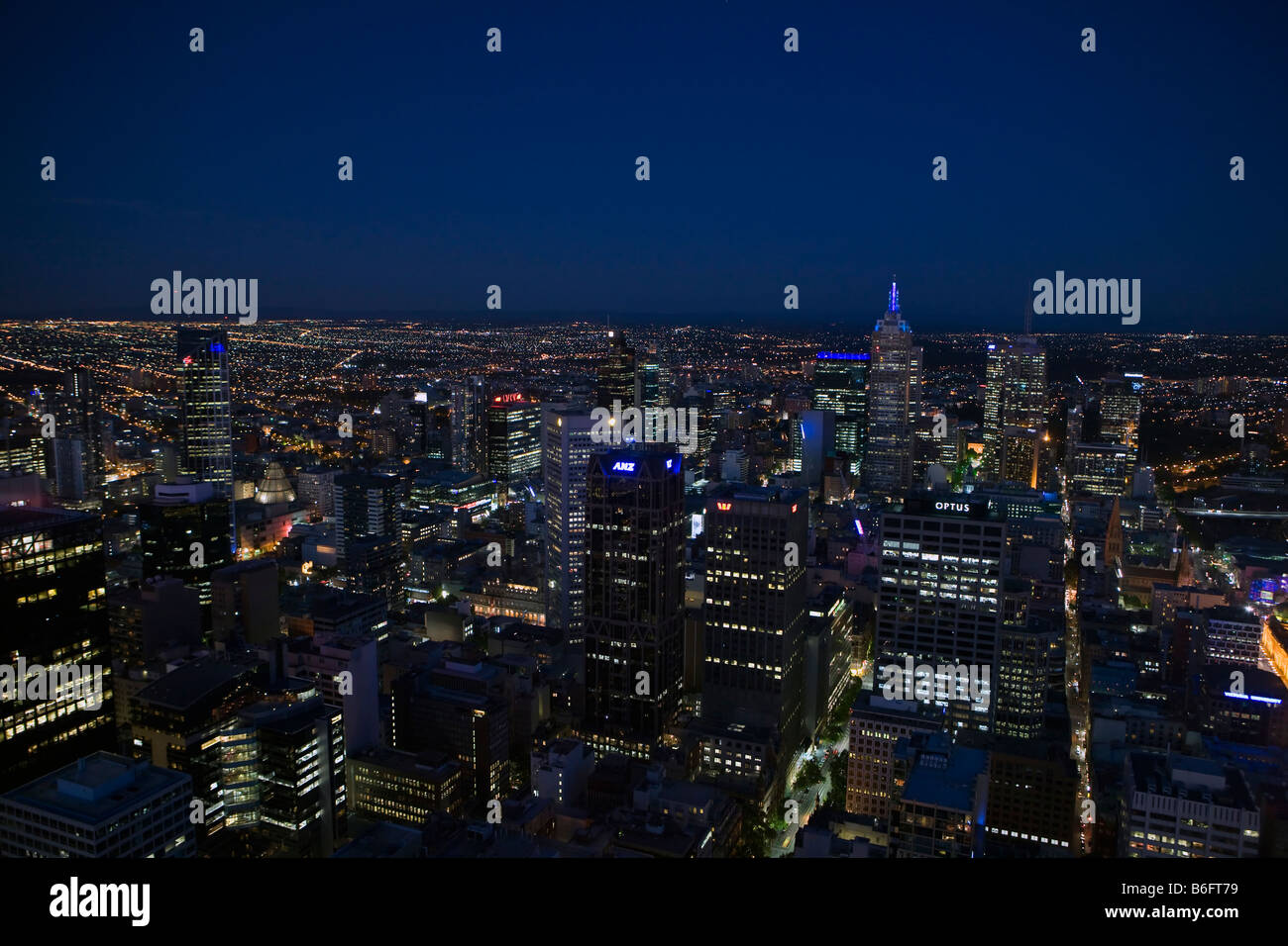 Luftaufnahme von Melbourne, Victoria, Australien Skyline der Stadt und Gebäude in der Nacht Stockfoto