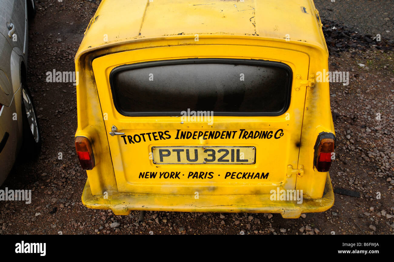 Ein reliant Robin Auto lackiert mit dem Logo der Traber unabhängige Trading Co. Stockfoto