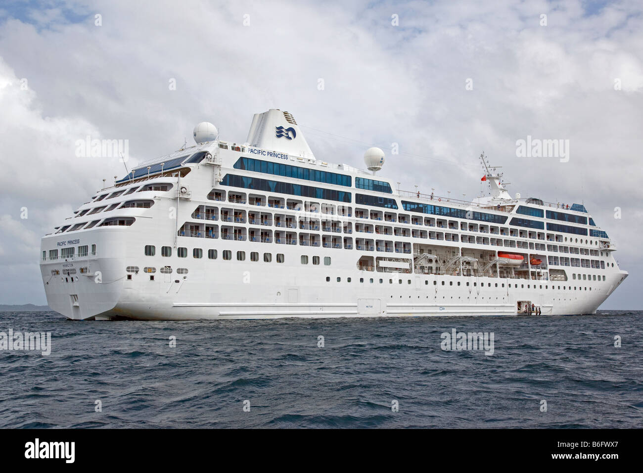 Pacific Princess vor Anker. Stockfoto