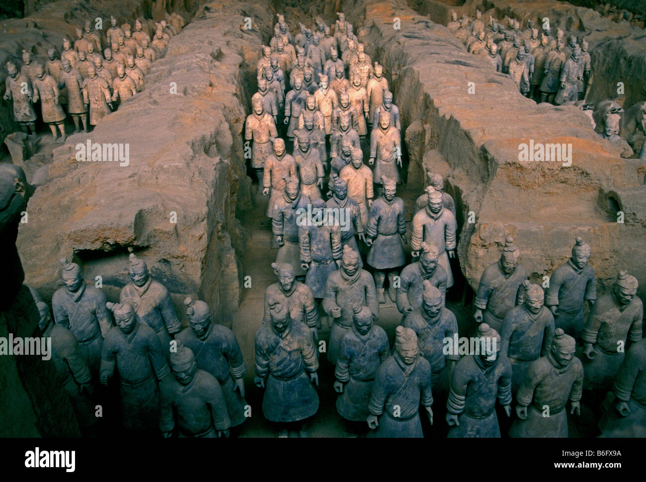 Terrakottaarmee, Terrakotta-Krieger, lebensgroße Statuen, Grabkunst, Grube 1, Grube, Lintong Bezirk, Xian, Provinz Shaanxi, China, Asien Stockfoto