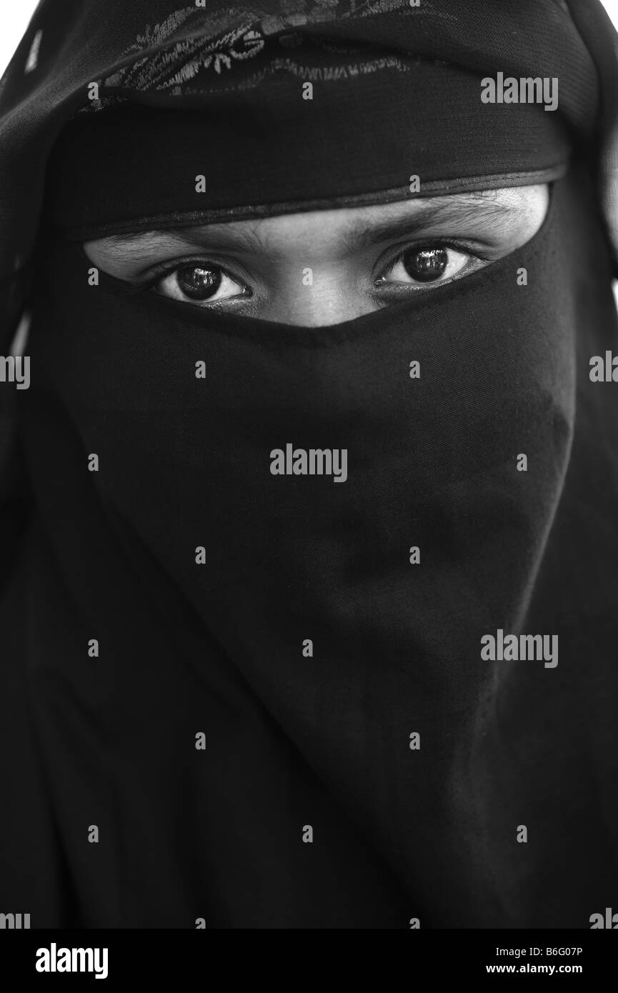 Indische muslimische Frau Niqab tragen. Indien. Schwarz / weiß Stockfoto