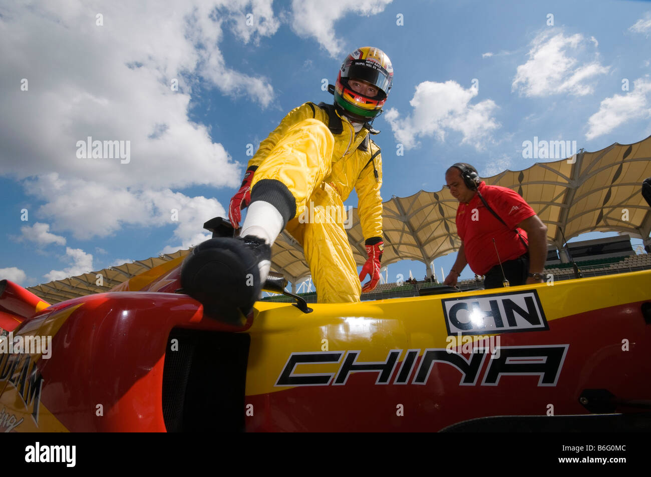 Treiber Ho-Pin Tung von A1 Team China verlässt sein Auto nach Qualifikation bei A1GP World Cup of Motorsport Stockfoto