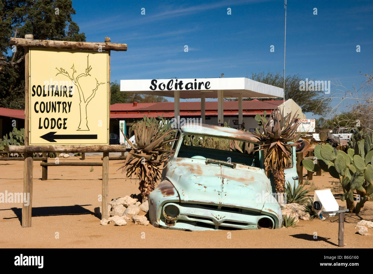 Wrack eines Oldtimers in der Wüste von Solitaire Namibia Afrika Stockfoto