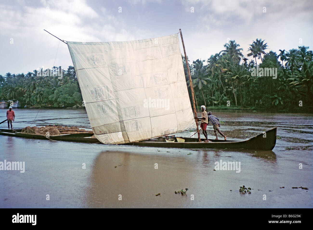 Bootstransport auf hinteren Gewässer in Kerala Indien Stockfoto