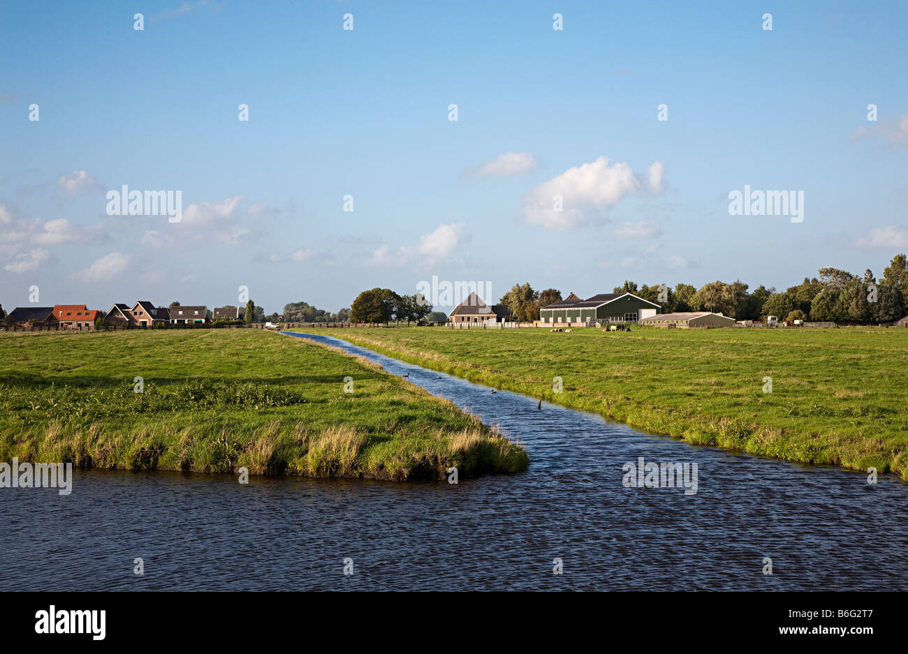 Kanäle in Ackerland Niederlande Stockfoto