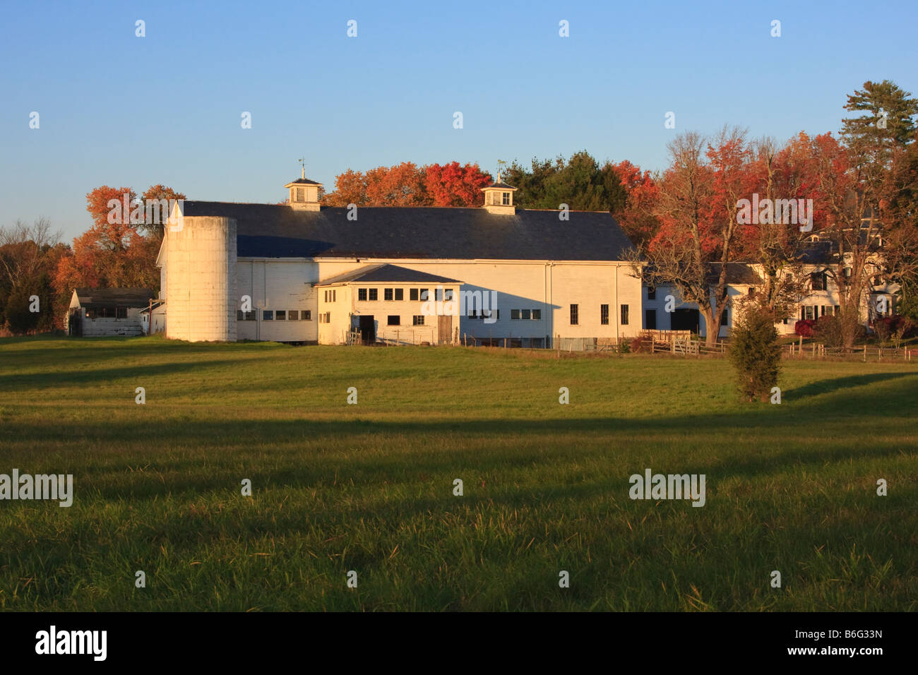 New England Scheune bei Sonnenuntergang in North Hampton, New Hampshire Stockfoto