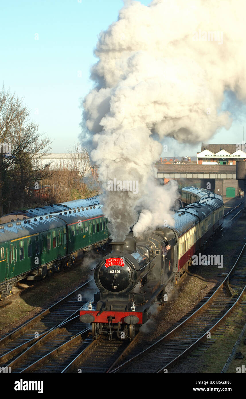 Dampfzug ausgeschiedenen Loughborough Central Station auf der Great Central Railway, Leicestershire, England, UK Stockfoto