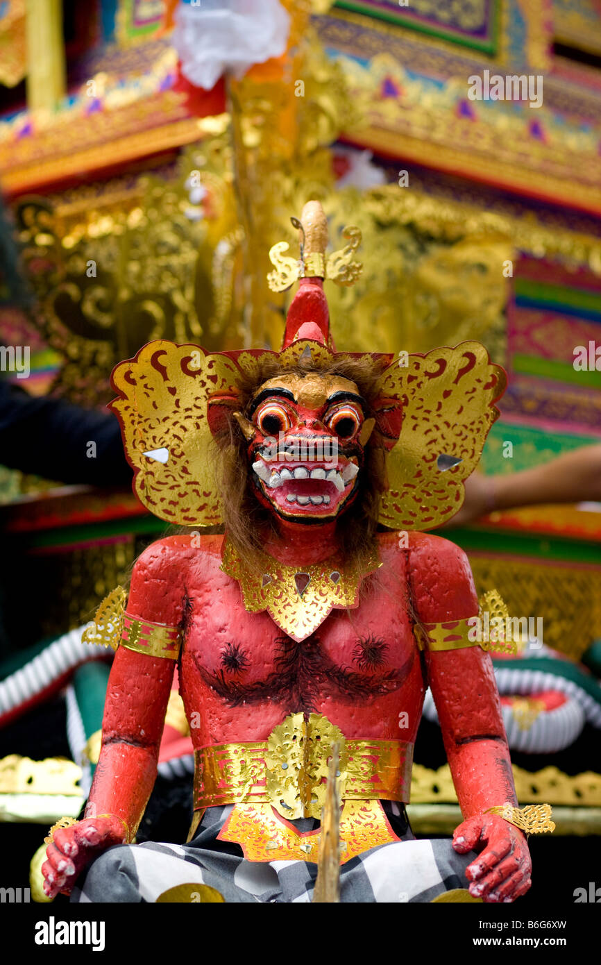 eine rote Barong-Statue auf eine Reinigungszeremonie in Ubud, Bali genommen Stockfoto