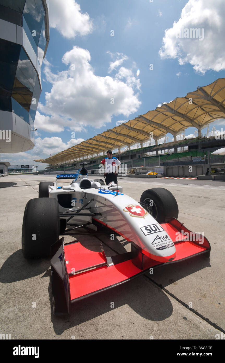 A1 Team Schweiz Auto sitzt außerhalb der Garage Team bei A1GP World Cup of Motorsport in Sepang, Malaysia Stockfoto