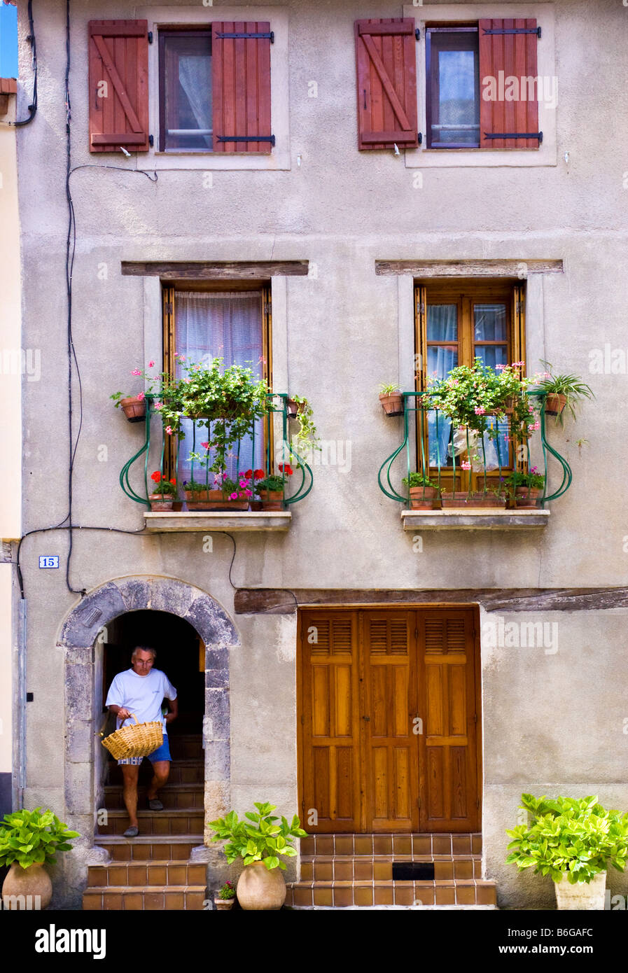 Südfranzösisches Haus - französisches Haus im Dorf St Sauveur sur Tinee, Provence, Frankreich Stockfoto